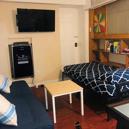 Apartamento 67-26 Austin Cove Near Subway, All Shops, Restaurants! Separate Entrance